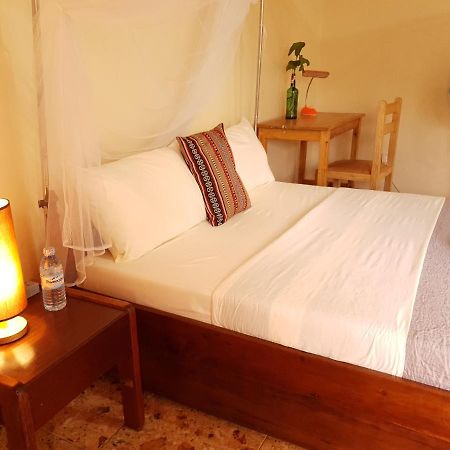 Annas Bed And Breakfast Энтеббе Экстерьер фото